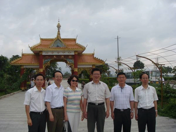 中央財經(jīng)領(lǐng)導小組辦公室經(jīng)貿組組長(cháng)張松濤蒞臨西瑪電機視察指導工作。