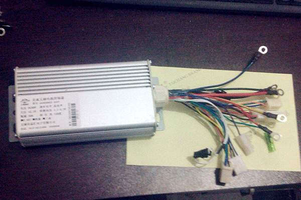 Z2直流電機控制器的安裝過(guò)程分享。