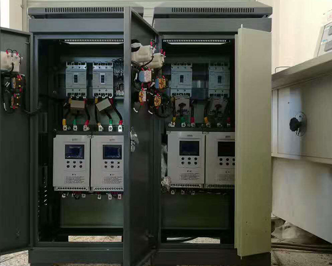 圖為高壓電機配套軟啟動(dòng)柜實(shí)物照片 圖為高壓電機配套軟啟動(dòng)柜實(shí)物照片